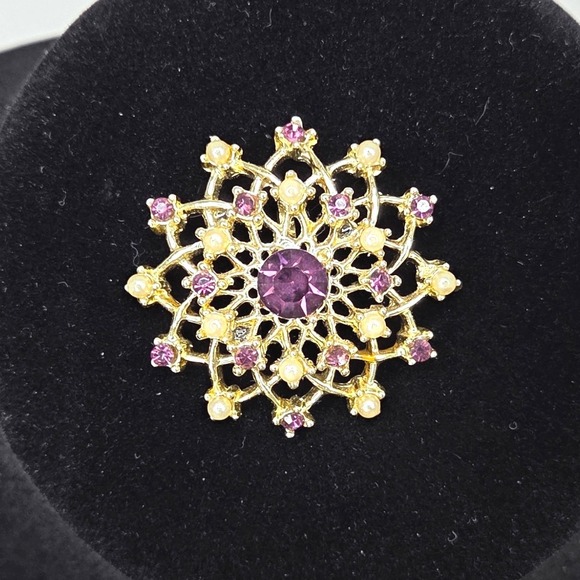 Jewelry - Vintage Style Gold Tone Purple Rhinestone Faux‎ Pearl Flower Pendant